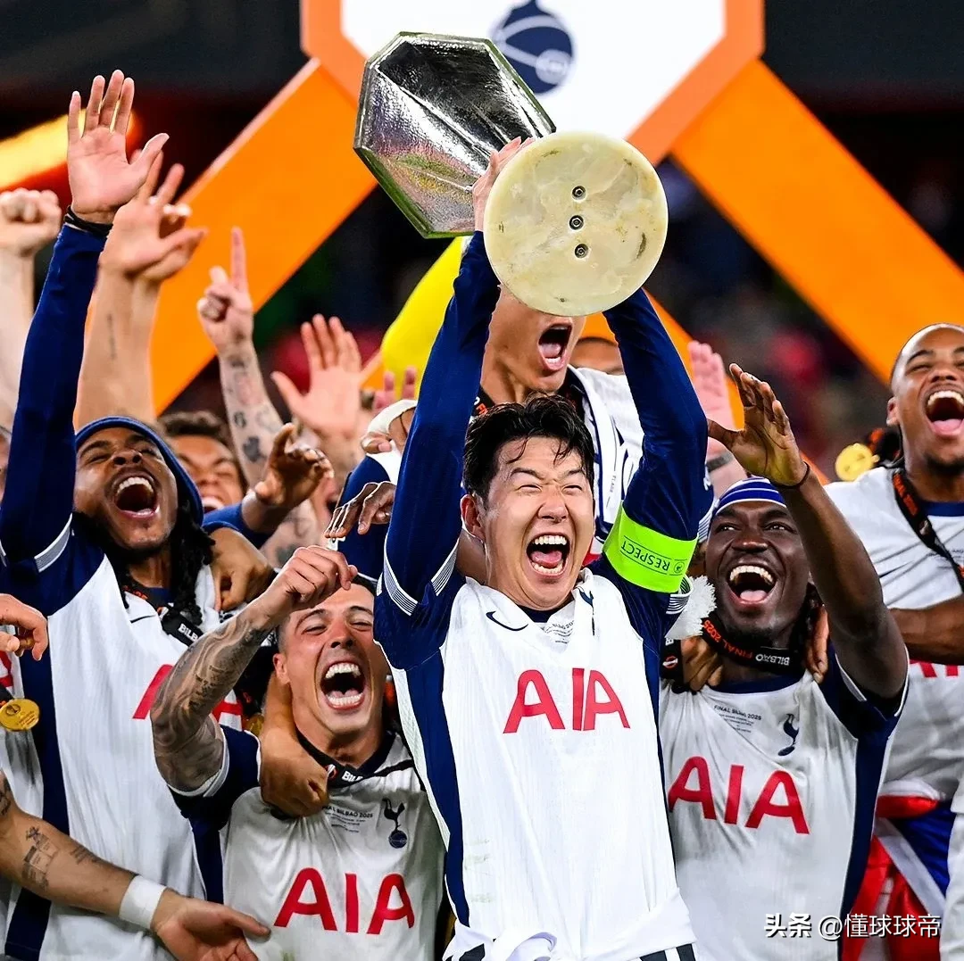 足球明星们在国际赛场上斩获胜利，进一步冲锋(10大足球明星)