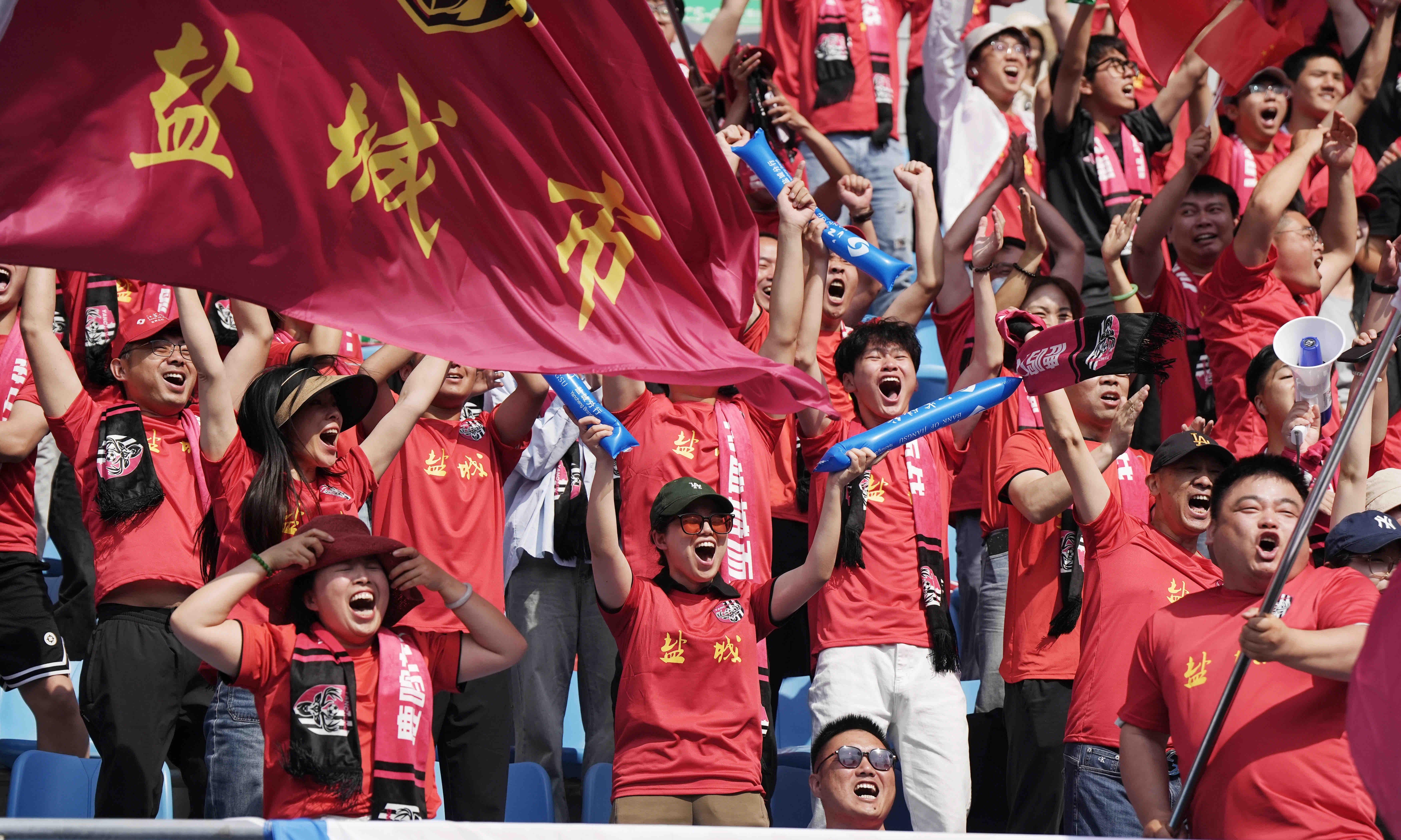 亚洲足球大赛掀起热潮:球队斗志昂扬的简单介绍 亚洲足球大赛掀起热潮:球队斗志昂扬的简单介绍