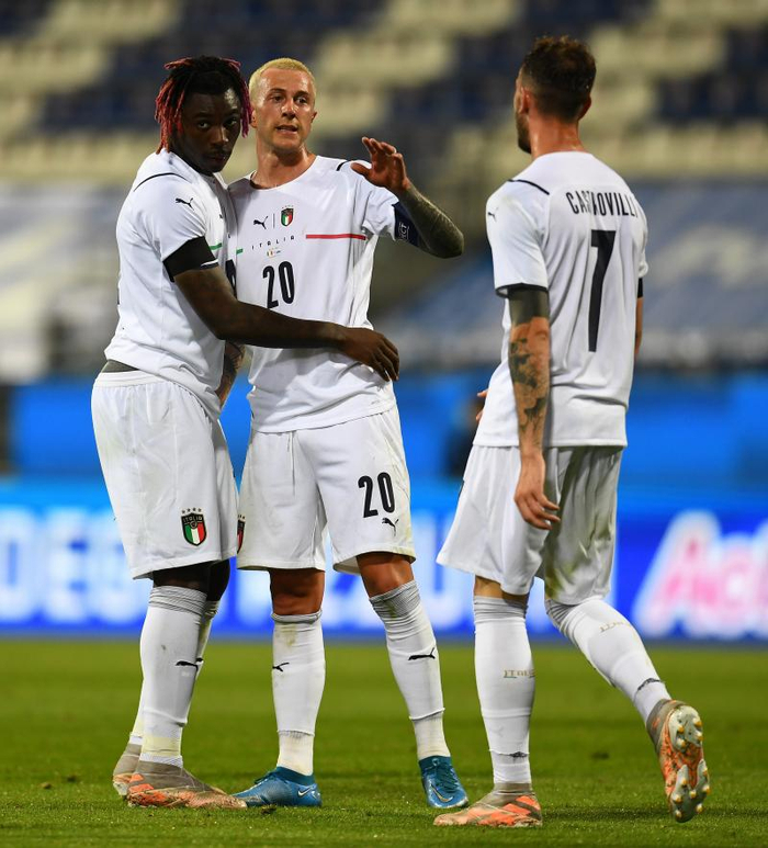 关于尤文图斯主场大捷，小组第一遥遥领先的信息