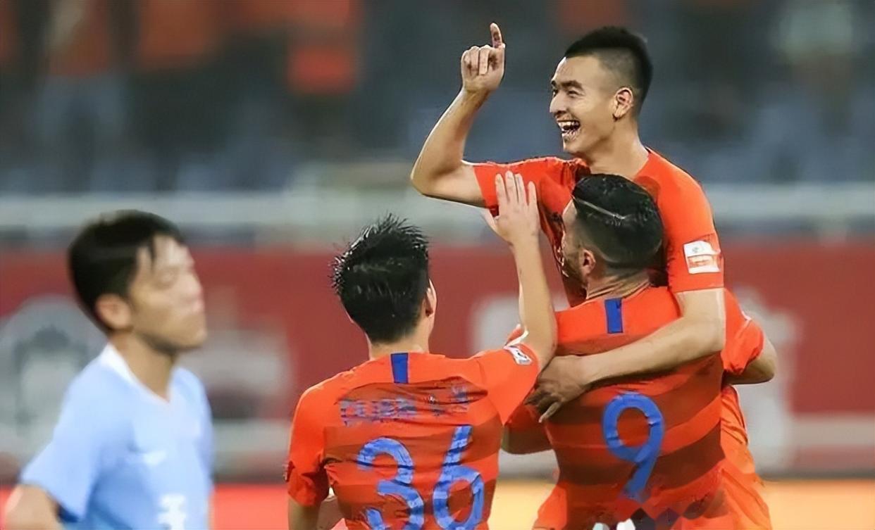 战术出击！两支球队的较量让人目不转睛